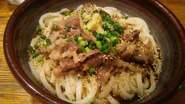 「肉ぶっかけうどん（冷） 840円」@硯家 本店の写真