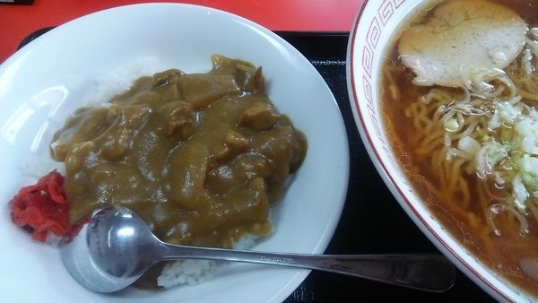 「ラーメン半カレーライス 850円」@末広本店の写真