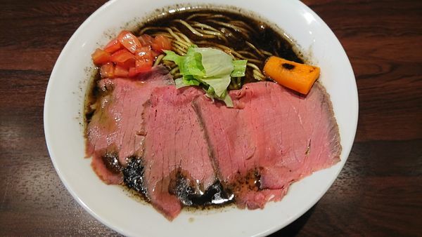 「らーめん（＋チャー牛２枚：クーポン使用）　７９０円」@牛骨らーめん 牛王の写真