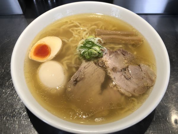 「塩らあめん（大盛）＆味玉」@自家製麺 らあめん吟の写真