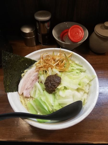 「熟成練り醤油ラーメン750円茹でキャベツ50円」@『   』（無銘）の写真