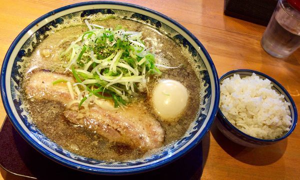 「味玉入煮干そば & 白ごはん小」@麺屋 八海山の写真