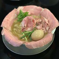 煮干し豚骨×レアチャーシュー×味玉