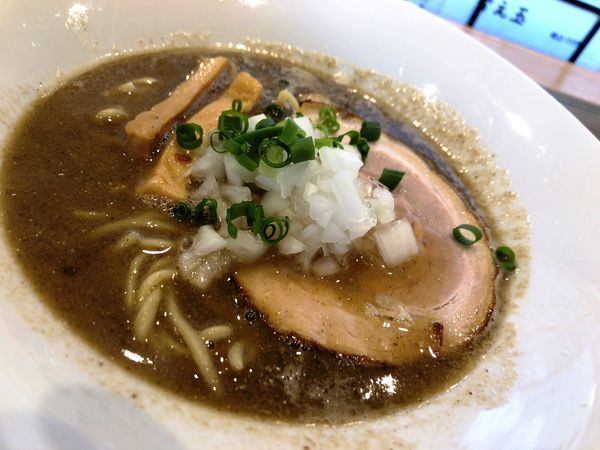 「煮干しそば＋追っかけ玉」@らーめんキッチン いいづかの写真