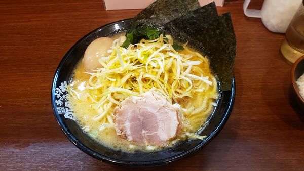 「ネギラーメン（大盛）煮玉子」@四谷商店の写真