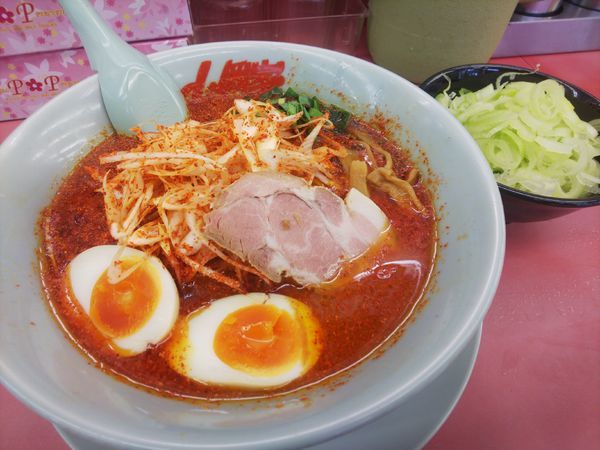 「ウルトラ激辛ラーメン(味玉付き）870円」@山岡家 成田店の写真