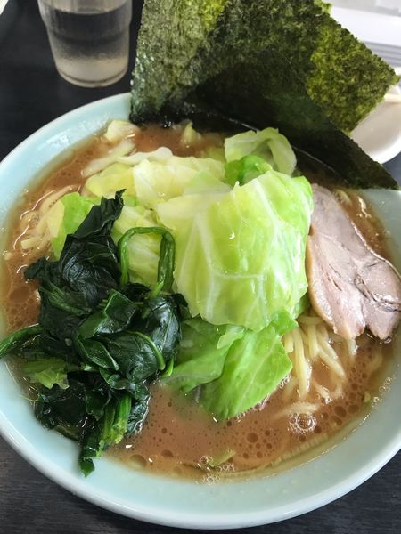「キャベツラーメン中盛」@横浜ラーメン 武蔵家 東名川崎店の写真