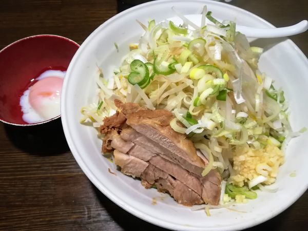 「油そばブシ990麺少なめ野菜マシマシニンニクマシネギマシマシ」@ちばから 渋谷道玄坂店の写真
