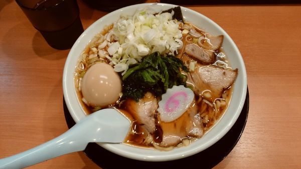 「生姜醤油らーめん¥700+味玉¥100+薬味ネギ¥120」@新潟長岡生姜醤油らーめん みずさわ 大宮西口店の写真