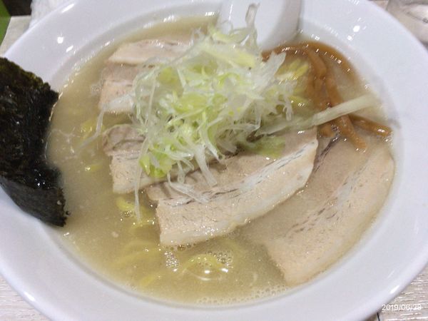 「豚骨塩、チャーシュー」@ラーメン 花の写真