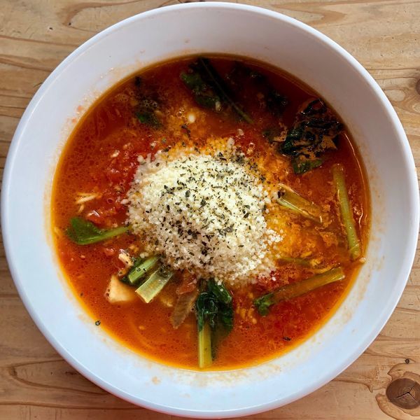 「トマトラーメン (730円) チーズ (100円)」@THE SNOOUP 春日店の写真