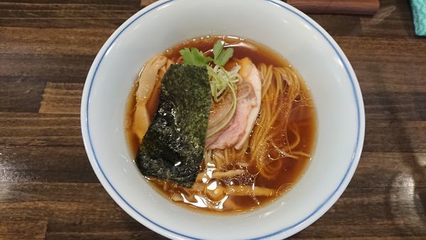 「醤油らぁ麺 750円」@らぁ麺  麦一粒の写真