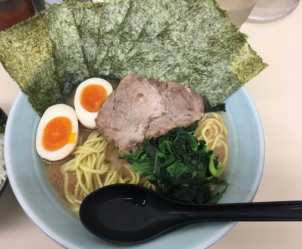 「ラーメン中 海苔  煮玉子」@横浜家系ラーメン田中の写真
