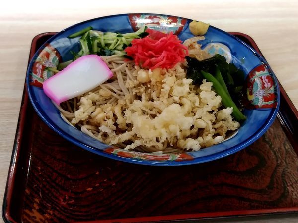 「冷したぬきそば(並盛)700円」@すかや 鶴見支店の写真