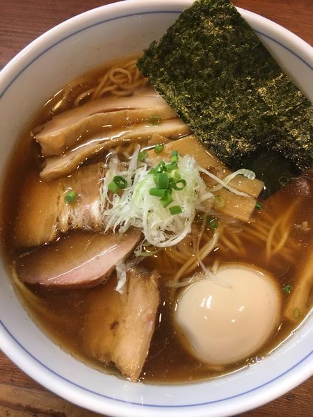 「醤油らーめん 全部入り」@麺処 びぎ屋の写真