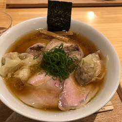 わんたん入りしょうゆチャーシュー麺
