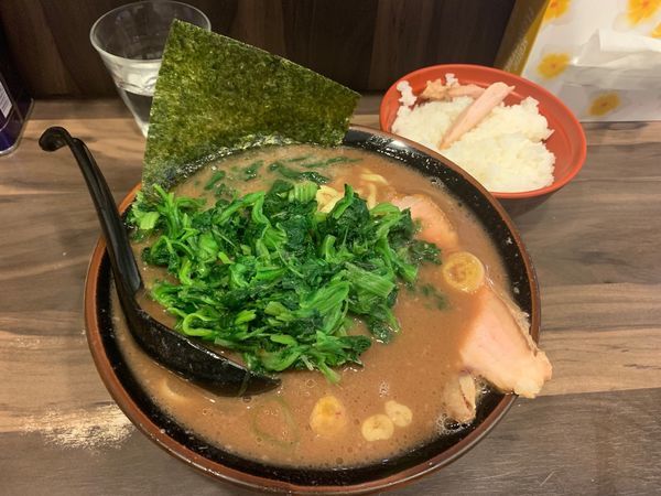 「ラーメン(780)、ほうれん草(160)、小ライス(100)」@神田ラーメン わいず 神田本店の写真