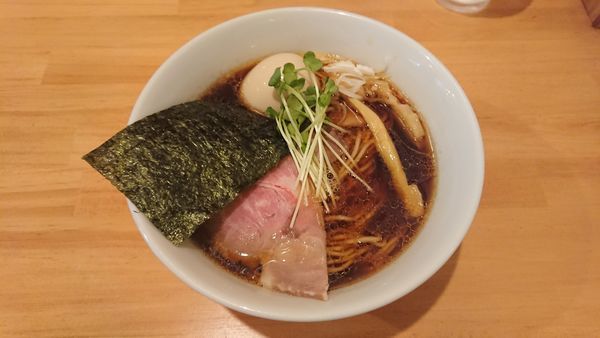 「坂戸醤油らーめん 730円 + 味玉 100円」@らーめん コッコの写真