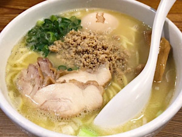 「白鶏らーめん」@鶏の穴の写真