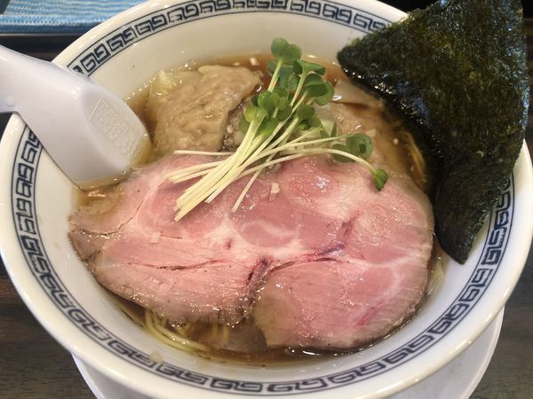 「ワンタン麺（900円）」@稲荷屋の写真