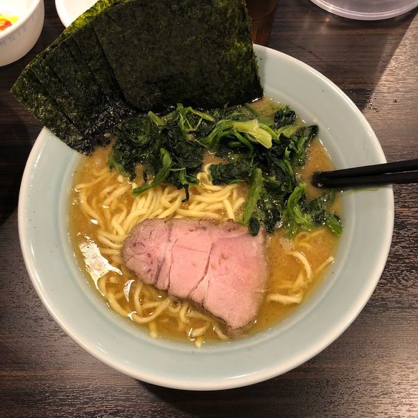 「ラーメン 中 ＋ 青菜 ＋ 海苔増し ＋ ライス」@横浜らーめん 寿三家の写真