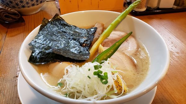 「特製豚白湯らぁめん 950円」@ろく月の写真