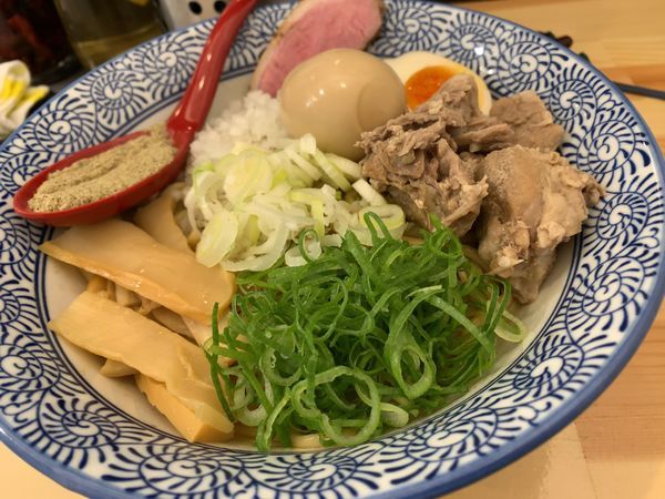 「まぜそば＋味玉＋煮干し粉ver」@中華そば 葵の写真