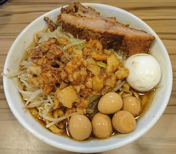 「らーめん＋ゆで玉子＋うずら醤玉」@ヒノブタセカンド 南越谷駅前店の写真