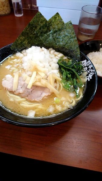 「醤油ラーメン700円大盛100円ライス無料」@町田商店 横浜駅前店の写真
