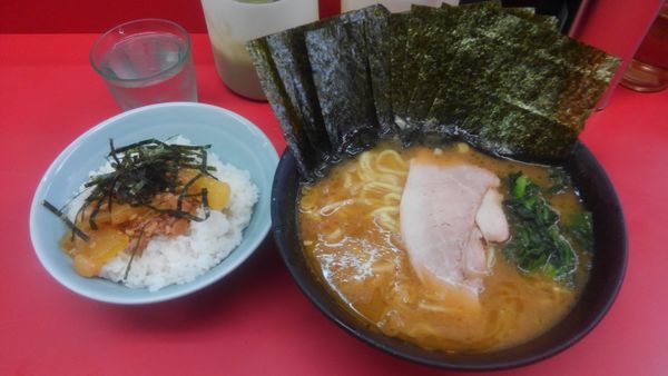 「ラーメン並、のり、まぶし丼」@ラーメン杉田家の写真