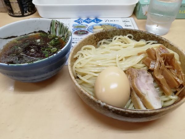 「冷やしつけ麺醤油 大盛り 800円」@三谷製麺所の写真
