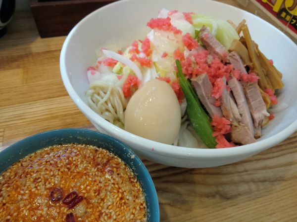 「【限定】冷やし辛つけそば ￥920・煮玉子」@中華そば専門 とんちぼの写真