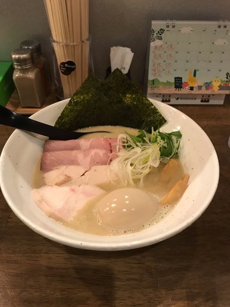 「鶏白湯全のせ」@ラーメン翼の写真
