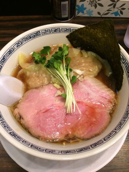 「ワンタン麺900円」@稲荷屋の写真