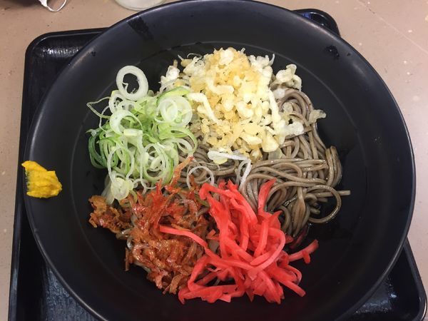 「黒の進撃‼︎東村山‼︎黒ソースそば¥480」@名代 富士そば 秋津店の写真