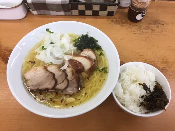 「鶏豚塩拉麺＋小ライス」@富白 御徒町本店の写真