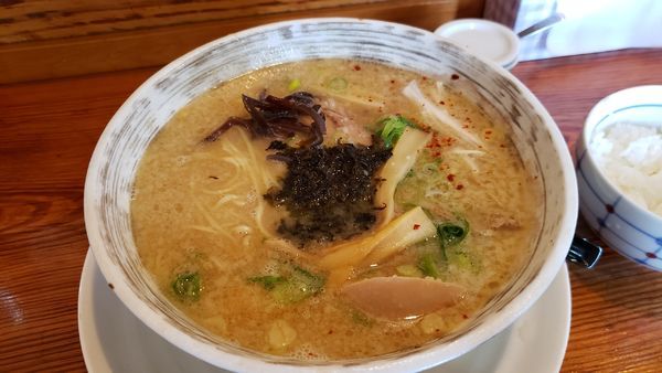 「極上鶏白湯らーめん醤油 864円」@ゴチソウラーメン 雷電の写真