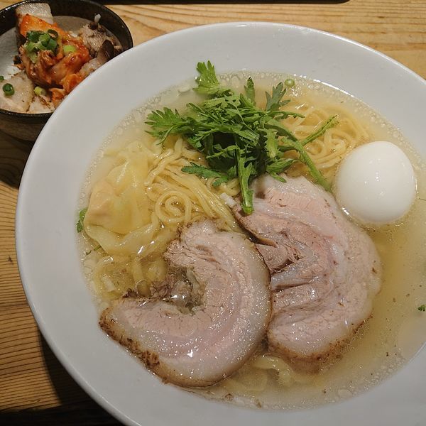 「本丸塩ら～めん850円、塩煮玉子100円、ミニまんま丼他」@横濱元町 本丸亭 横浜店の写真