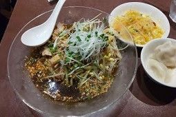 「冷やしよだれ鶏まぜそば」@陳家私菜 新宿店の写真