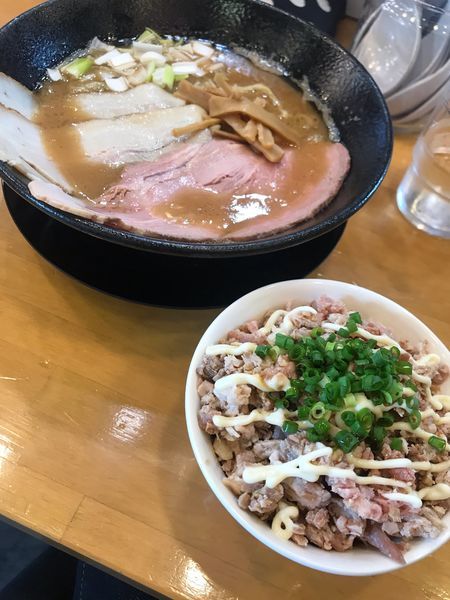 「特製豚骨魚介中華そば大盛 縮れ麺」@自家製中華そば 麺の虜の写真