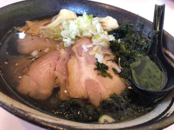 「キンメ・エビのワンタン入り下田天然塩チャーシューメン」@中国料理 一品香の写真