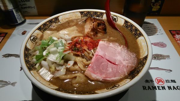 「こってり煮干しラーメン　+　角煮」@すごい煮干ラーメン凪 西新宿7丁目店の写真