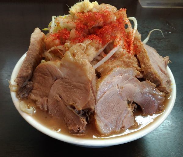 「ラーメン350g＋豚増し」@ラーメンどでん 大宮店の写真