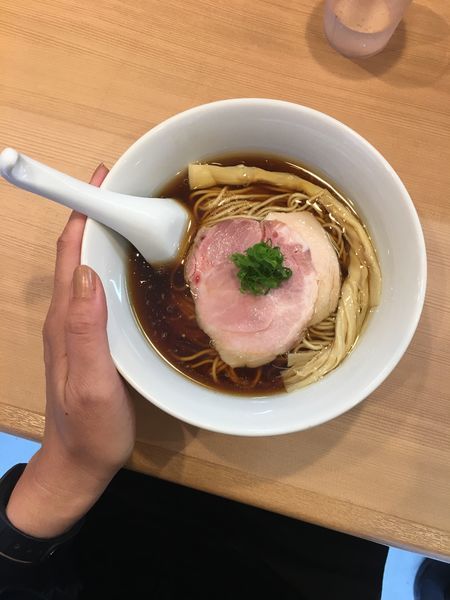 「醤油らぁめん」@らぁ麺 はやし田 横浜店の写真