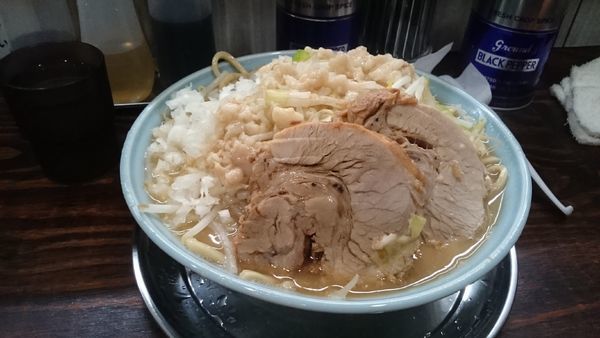 「大ラーメン(ヤサイアブラタマネギ)￥８５０」@麺でる 川崎店の写真