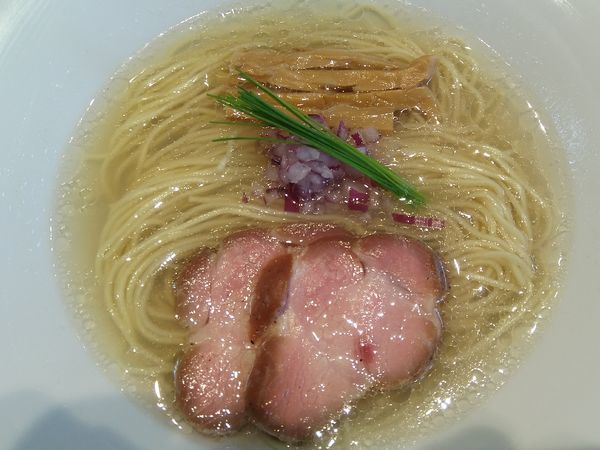 「宍道湖しじみ中華蕎麦（塩）¥800」@宍道湖しじみ中華蕎麦 琥珀 東京本店の写真