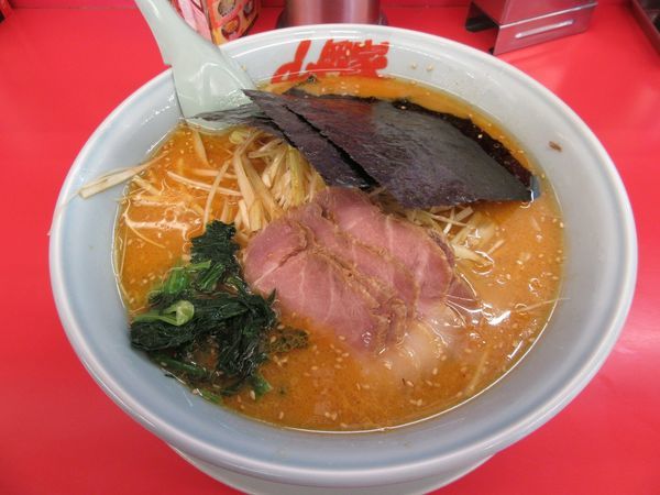 「特製味噌ネギチャーシュー麺中盛（１１９０円）」@山岡家 柏店の写真