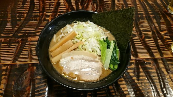 「豚骨醤油」@つけめん・らーめん活龍 竹園店の写真