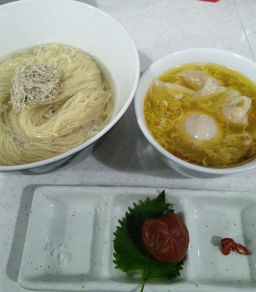 「【限定】紀州南高梅をつぶしながら食べる塩つけ麺 １１５０円」@ラーメン星印の写真