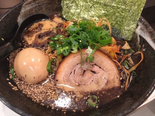 「黒ラーメン」@九州博多らーめん麺屋 悟空 立川店の写真